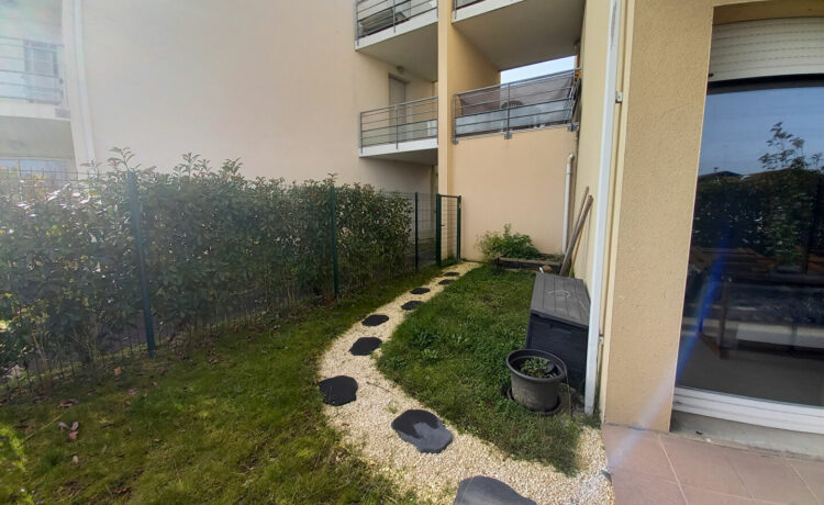 Appartement T2 avec place de parking et jardin